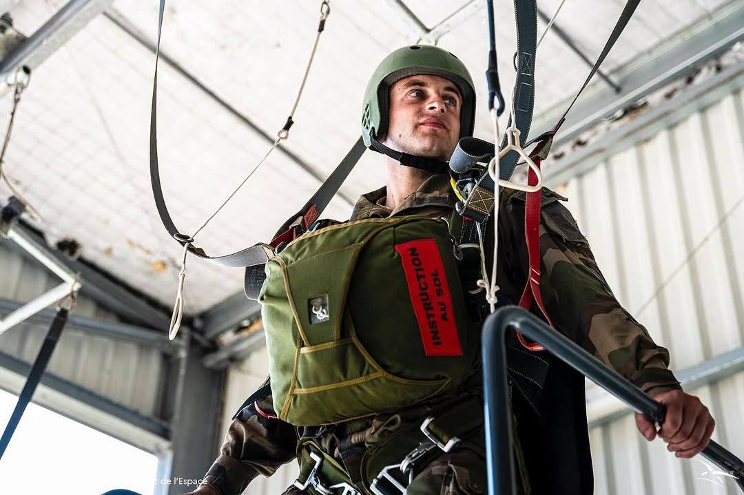 FuscoAir's tweet photo. [CPA] On vous en parlait il y a quelques mois, 36 jeunes ont intégré la réserve CPA après une formation intense de 3 semaines sur la #BA123.

Discipline, entraînements physiques et séances de tir ont préparé ces recrues à appuyer les unités CPA dans des missions spécifiques.
‌ https://t.co/LPIHYN5ojp