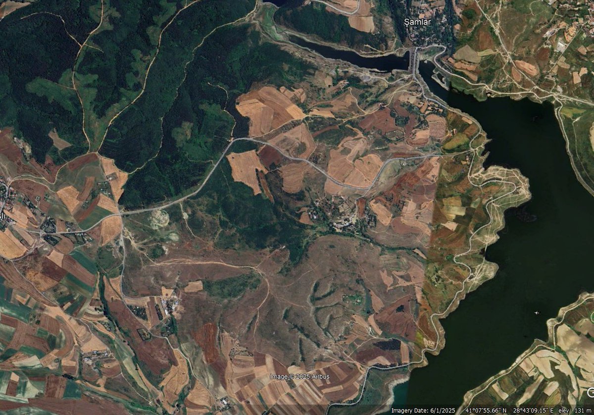 tcbuyuksehIr1's tweet photo. Kanal İstanbul güzergahındaki Sazlıdere baraj havzasının 19 Mart'tan sonraki değişimi:

Öncesi        /        Sonrası https://t.co/hxRaM4tluD