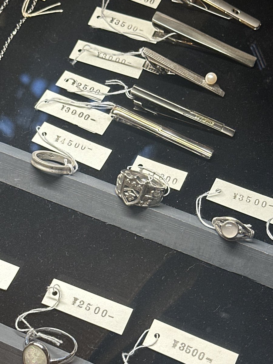 今日ふらりと入ったヴィンテージショップでボンゴレリング売られててやばかったwww