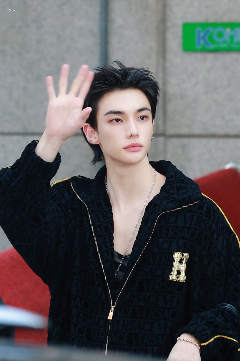 Nox_hj320's tweet photo. 250822

퇴근

#Hyunjin #현진 #hyunjin #현진 #ヒョンジン #StrayKids #스트레이키즈
#2025Kworlddreamawards https://t.co/0UOv3jWdzB