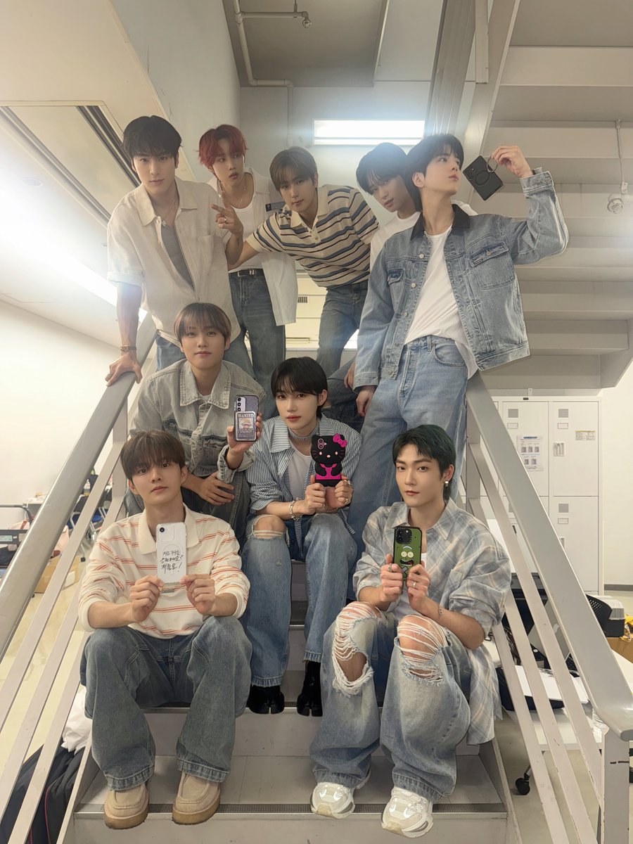 근데 이 케이스자랑샷? 뭔가요