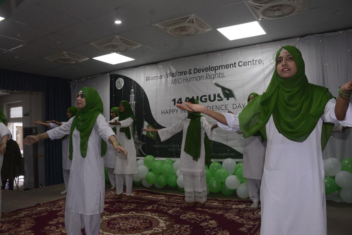 ChildInsti76437's tweet image. The Director General of the Child Protection Institute (CPI) joined as a special guest at the Women Welfare &amp;amp; Development Centre to celebrate Pakistan’s Independence Day. A day filled with unity, joy, and the spirit of empowerment! 💚🤍

#IndependenceDay #MoHR #WomenEmpowerment