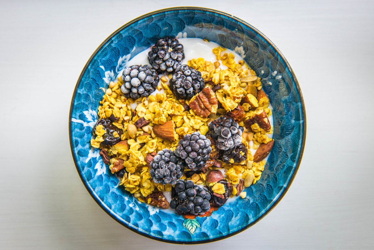 lucybeecoconut's tweet photo. Brighten your breakfast with this Turmeric Granola with Mixed Nuts! ⭐ 10 mins prep, 25 mins bake. Vegan, gluten-free &amp; flavour-packed! 🌱✨ #HealthyBreakfast #VeganGranola

https://t.co/NF2DbIXsGc https://t.co/dNHt1ynPAh