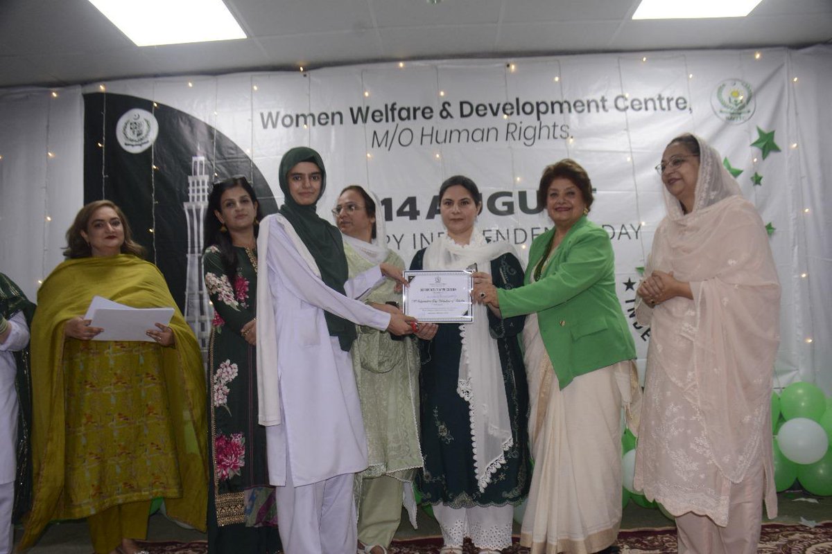 ChildInsti76437's tweet image. The Director General of the Child Protection Institute (CPI) joined as a special guest at the Women Welfare &amp;amp; Development Centre to celebrate Pakistan’s Independence Day. A day filled with unity, joy, and the spirit of empowerment! 💚🤍

#IndependenceDay #MoHR #WomenEmpowerment