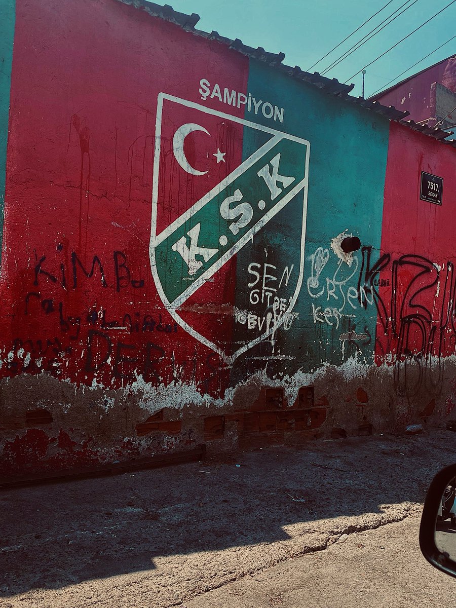 Ev bildik, yuva bildik seni; temelli sevdik, vazgeçmedik.