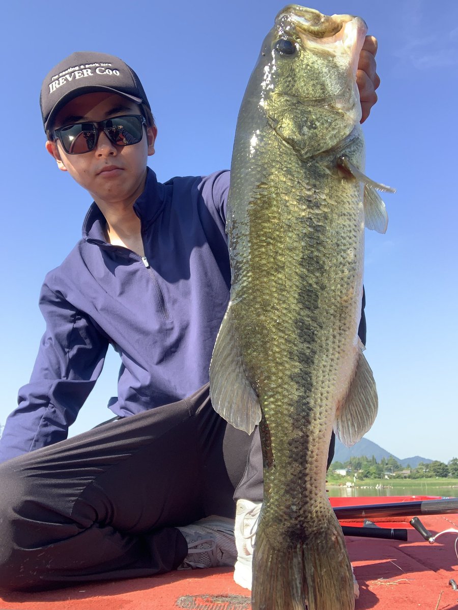 GpMpjtw's tweet photo. 8月20日。河口湖朝練❗️
出てすぐ連発👍
ショートバイトやミスもあり改善点ばかり😅
#バス釣り　#釣り　#河口湖　#カワグチドッグ　#ポークルアー　#ライブスコープ https://t.co/BQnLgvtPmK