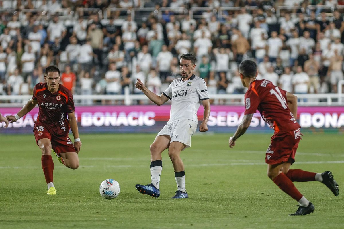 Un partido menos exigente para el <a href="/Burgos_CF/">Burgos Club de Fútbol</a> en lo defensivo nos dejó ver a un Atienza mucho más analítico: cabeza arriba constante, leyendo posiciones, detectando ventajas y buscando dónde influir. Gran actuación. Toca refrendarlo en escenarios más duros.