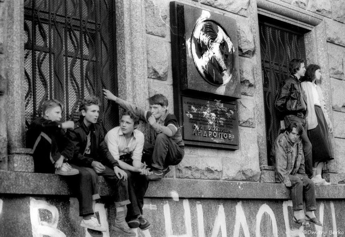 Фасад здания КГБ СССР на Лубянке (ныне ФСБ РФ), 22 августа 1991 года. Кошмар нынешних властей РФ.