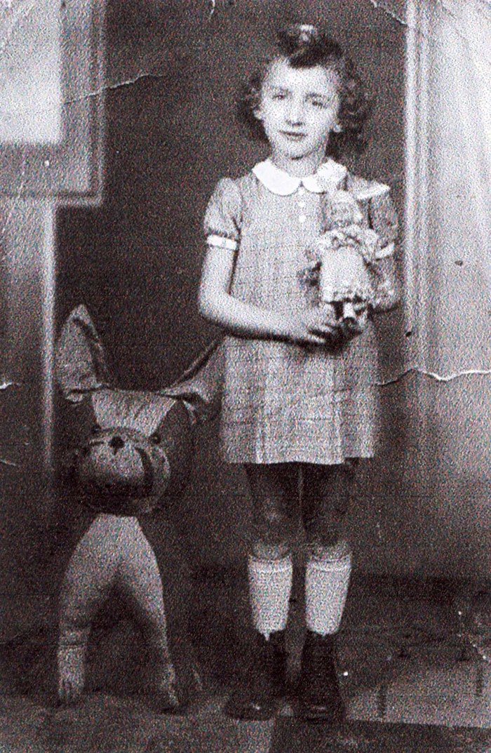 22 August 1938 | Slovak Jewish girl Suzana Itzkovitz was born.

In June 1944 she was deported to #Auschwitz and murdered in a gas chamber.