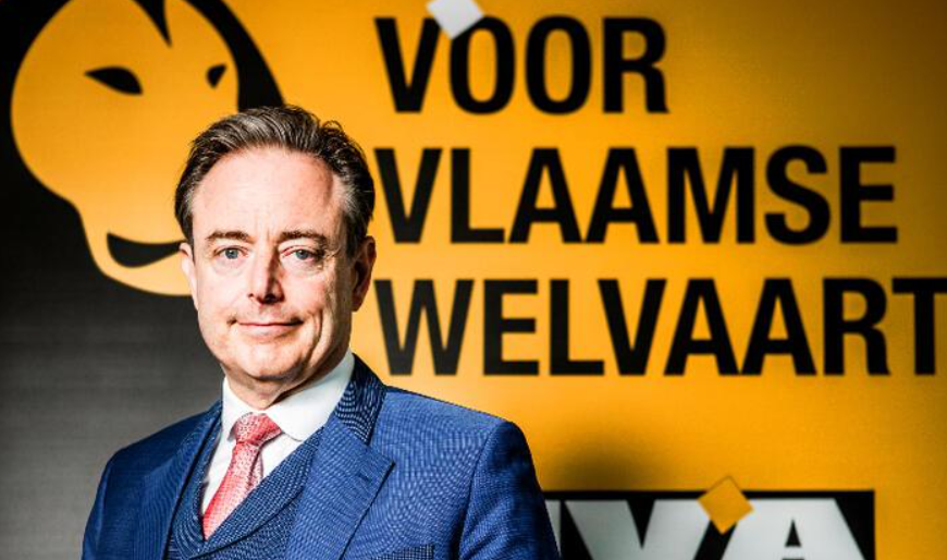 Het Vlaams Parlement bestaat 44 jaar.
Tijdens al die jaren zat de NVA (VU) 34 jaar in de Vlaamse Regering. 
Wat hebben die nu eigenlijk verwezenlijkt....?

Onderwijs: Laagste niveau ooit!
Kinderopvang: Geen plaats te vinden!
Wachtlijsten: Langer dan ooit!
Sociale woningen: