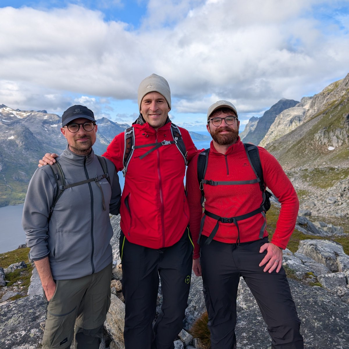 andreacini1994's tweet photo. Closing out August in the Arctic, cooking up cool new research with @FilippoMariaBi1 and @beertorob! 

Stay tuned 👀🏔️ https://t.co/5y10wKGyU6