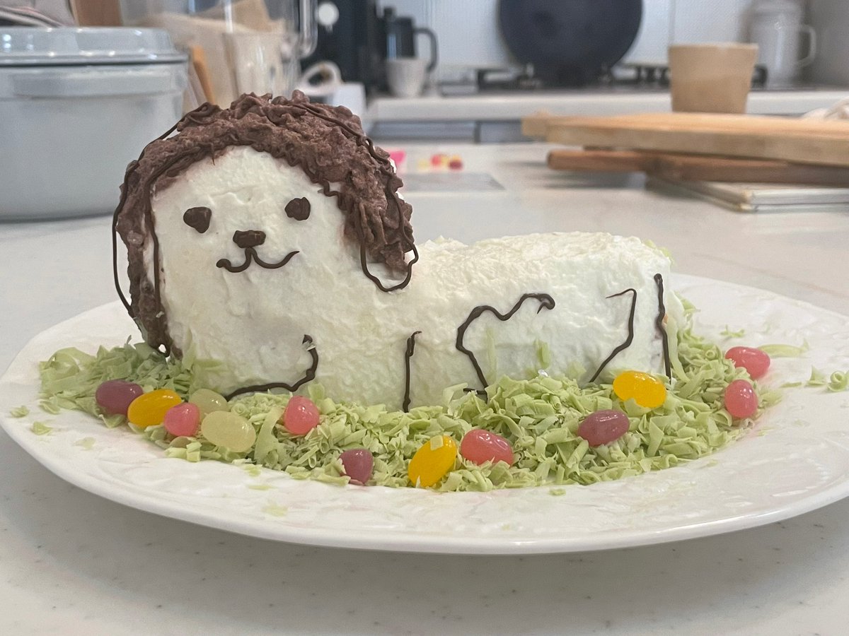 1200_kg's tweet photo. 久々にケーキ作ろうと思って動画も撮ってあれこれしてたら途中から眠すぎて全部どうでも良くなったケーキ↓ https://t.co/T6fF9uu86s