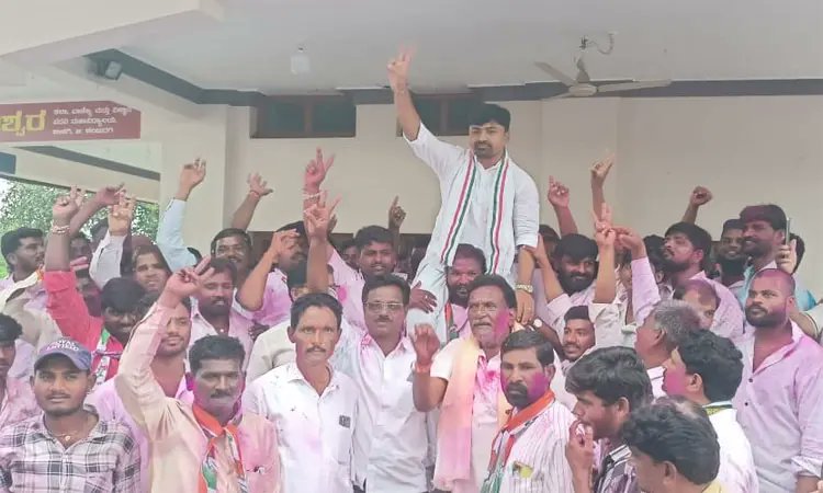 Anjan94150697's tweet photo. KARNATAKA POLITICAL BREAKING:

#KalagiTownPanchayatResults: The Congress has come to power with a simple majority in the #Kalagi town panchayat elections in the #Kalaburagi district, which were held for the first time after the new taluka.

📌  The Congress has won 6 seats in this 11-member town panchayat; the BJP has won the remaining 5 seats.