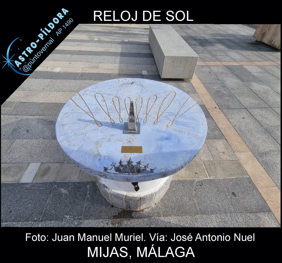 Reloj calendario horizontal. No tiene estilete orientado al polo sino un gnomon cuyo extremo señala, tanto las horas corregidas por ecuación del tiempo (analemas), como las épocas del año en las líneas transversales