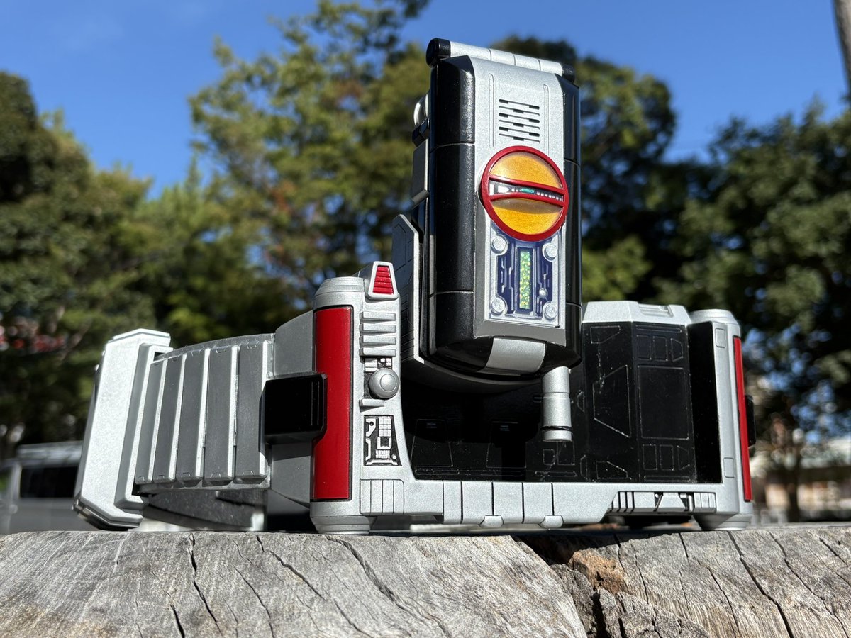 完成！プロップ風ファイズドライバー

3Dプリンターで1からつくりました！

長年の夢だった大きいファイズドライバーを遂に手に入れることができて感動！

CSMより幾分大きいので、迫力があります！

ファイズ"ギア"が完成するのはいつになるんでしょうね〜

#変身アイテム改造部
#仮面ライダー555