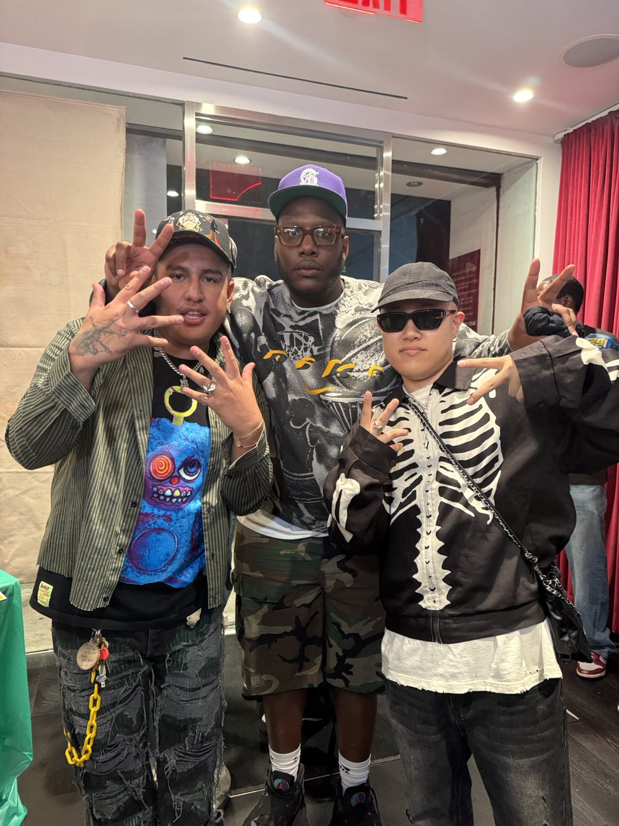 ChadwickNYC's tweet image. Me, Dieglo &amp;amp; Vandy!!! #7thStreetBurger #ExtraButter #NYC #DMV