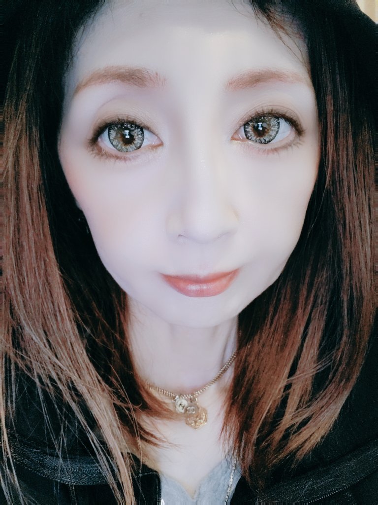 azazelmomoco's tweet photo. 他院へ外来行く時にこっそりフードコートにいく宝物の時間　夜中に痛みで起きてまだ来ない朝を待つ孤独の苦しい時間　どちらも生きる時間　生きてる時間　
#cancer #around50 #fighter #love #alive #lifegoeson #nevergiveup #family #peaceful #happybirthdaydhanush #wish #simple #生きる https://t.co/EOvavYROgO