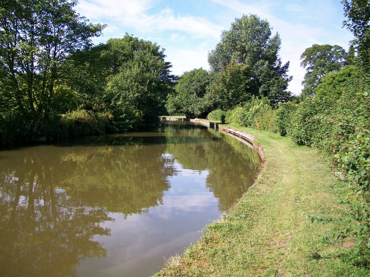 retired_tom's tweet photo. My photos from #August 2010

#CanalRiverTrust #GrandUnionCanal #Ivinghoe #Seabrook #Lock #Bridge #Weir #Narrowboat #Reflections

#Canals &amp; #Waterways can provide #Peace &amp; #calm for your own #Wellbeing #Lifesbetterbywater #KeepCanalsAlive https://t.co/es6lVG3Ru5