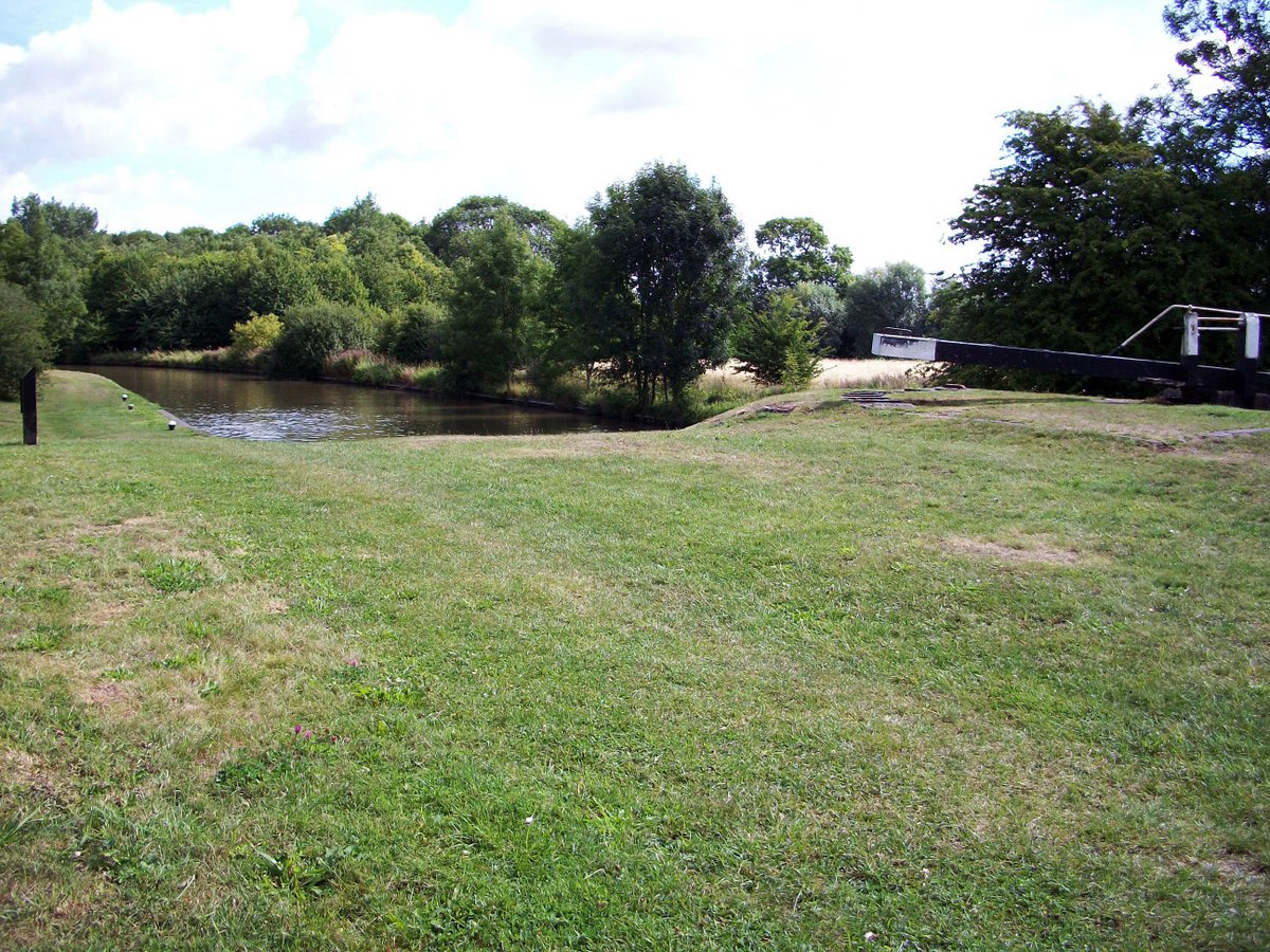 retired_tom's tweet photo. My photos from #August 2010

#CanalRiverTrust #GrandUnionCanal #Ivinghoe #Seabrook #Lock #Bridge #Weir #Narrowboat #Reflections

#Canals &amp; #Waterways can provide #Peace &amp; #calm for your own #Wellbeing #Lifesbetterbywater #KeepCanalsAlive https://t.co/es6lVG3Ru5