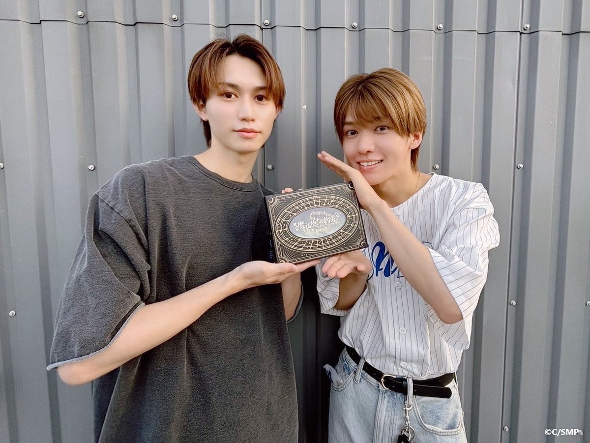 mahoyaku_stage's tweet photo. 🌟パッケージ情報🌟
＼発売まであと1日！／
#まほステ オーケストラ音楽祭 Blu-ray📀
満月が覗く豪華BOXパッケージを一足お先にチラ見せ👀🎶

▶特典ディスク収録〈Documentary of オーケストラ音楽祭〉のダイジェストはこちら💫
https://t.co/SrLiTjdSs2

▶ご予約はこちら
https://t.co/K5g7aKrdbu https://t.co/zOImceYjnS