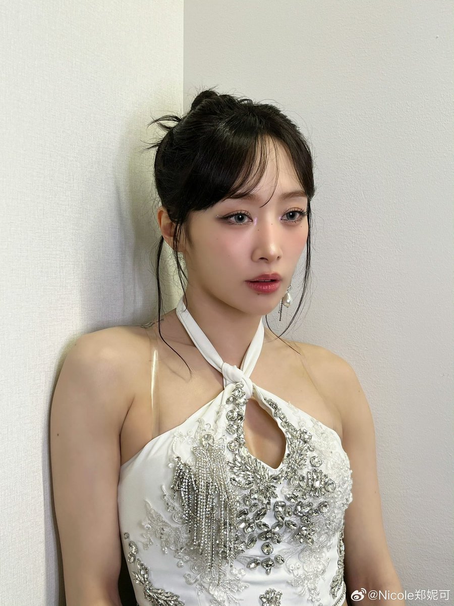 Nicole-Golden Smile tweet media