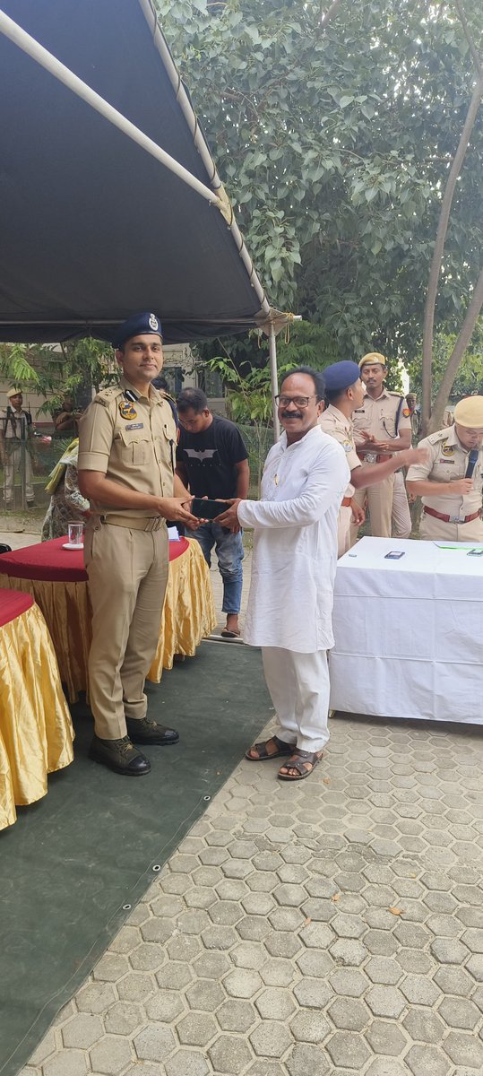 udalguripolice's tweet photo. #CitizenCentricService
#Bringbackthesmiles
Udalguri Police Station recovered total 30 nos. lost mobile phones in last 2 months and handed over to their legal owners after due formalities.
@CMOfficeAssam
@himantabiswa
@assampolice
@DGPAssamPolice
@HardiSpeaks https://t.co/NjIVwi1vfa