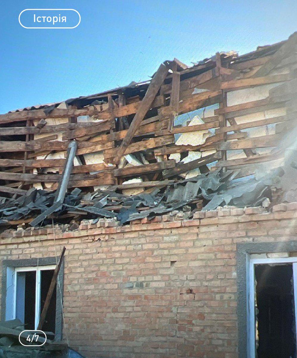 RedCrossUkraine's tweet image. 🗣️“Thanks to your help, things are getting easier”-After the Russian shelling damaged her home in #Kropyvnytskyi, Tetiana joined the #CashAssistance for #Shelter #Repair Programme. With support from the Ukrainian Red Cross &amp;amp; @redcrosscanada, she’s now repairing her roof &amp;amp; windows