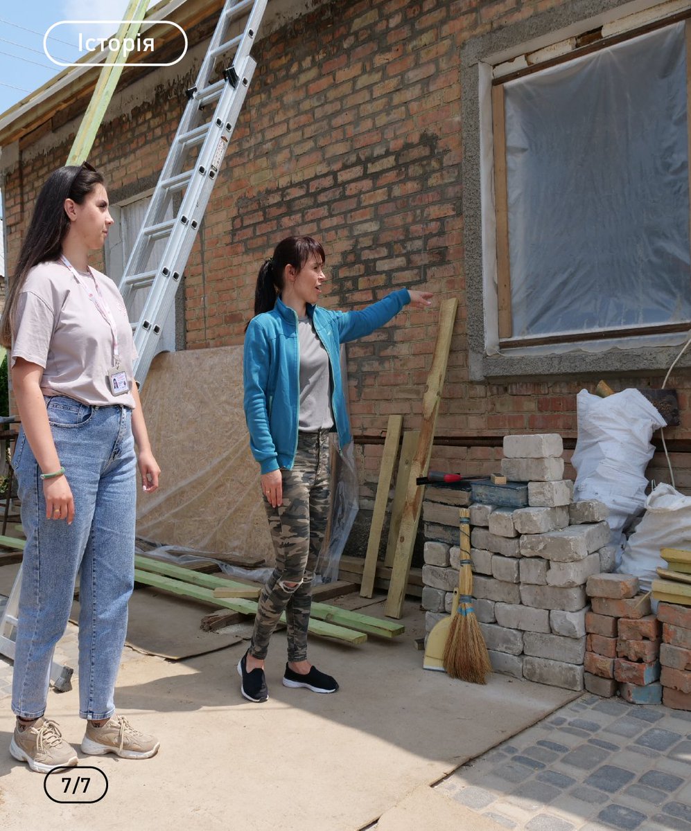RedCrossUkraine's tweet image. 🗣️“Thanks to your help, things are getting easier”-After the Russian shelling damaged her home in #Kropyvnytskyi, Tetiana joined the #CashAssistance for #Shelter #Repair Programme. With support from the Ukrainian Red Cross &amp;amp; @redcrosscanada, she’s now repairing her roof &amp;amp; windows