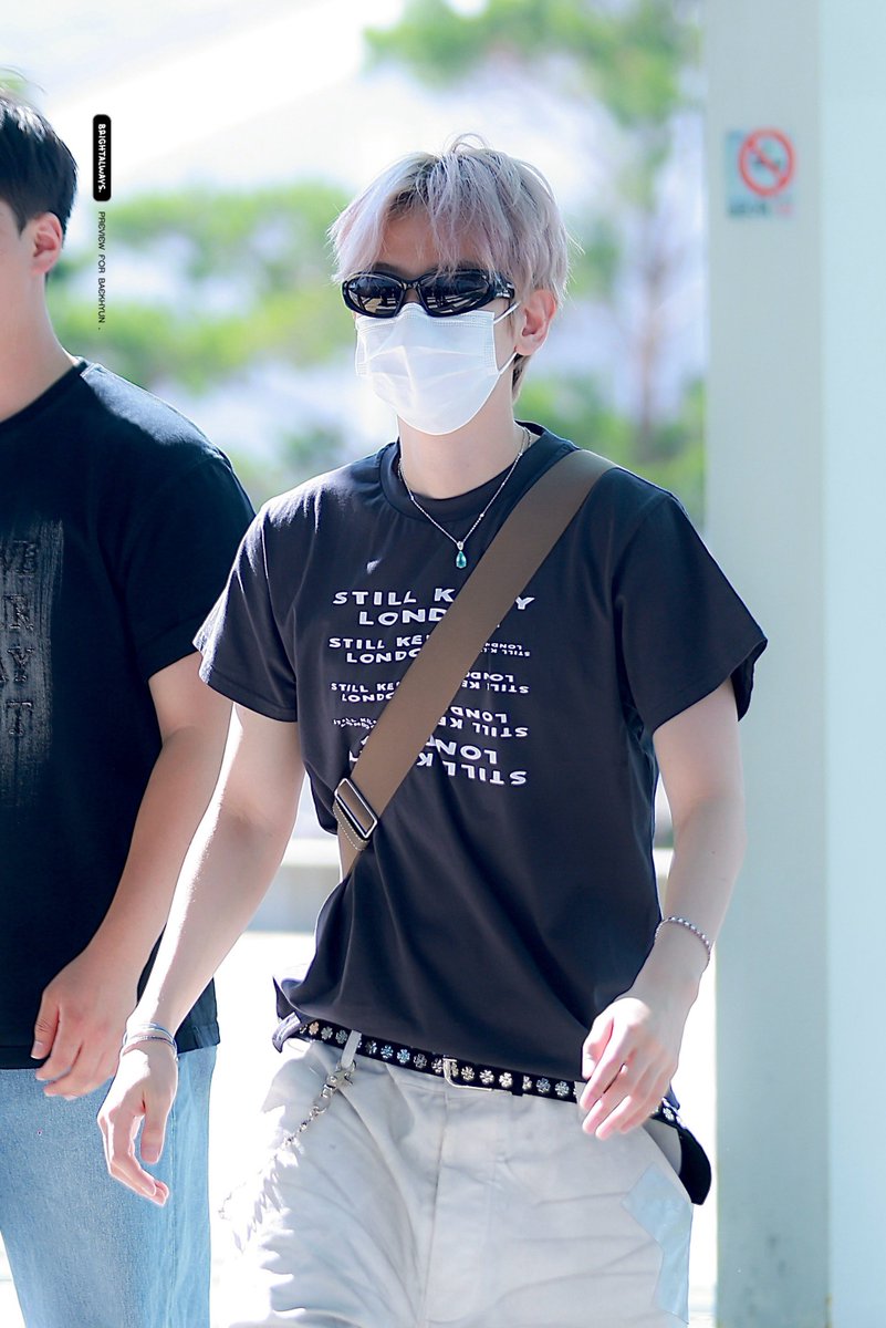 msiakpopfans's tweet photo. [📸] 250822 ICN ✈️ KUL

EXO's Baekhyun at Incheon International Airport, heading to Malaysia for the 2025 BAEKHYUN WORLD TOUR <Reverie> in KUALA LUMPUR

Cr: brightalways56

#BAEKHYUN #백현 #Reverie #ReverieTour #ReverieKUALALUMPUR #ReverieinKL #BAEKHYUNinKL #BAEKHYUNinMY https://t.co/MwSDUUtotz