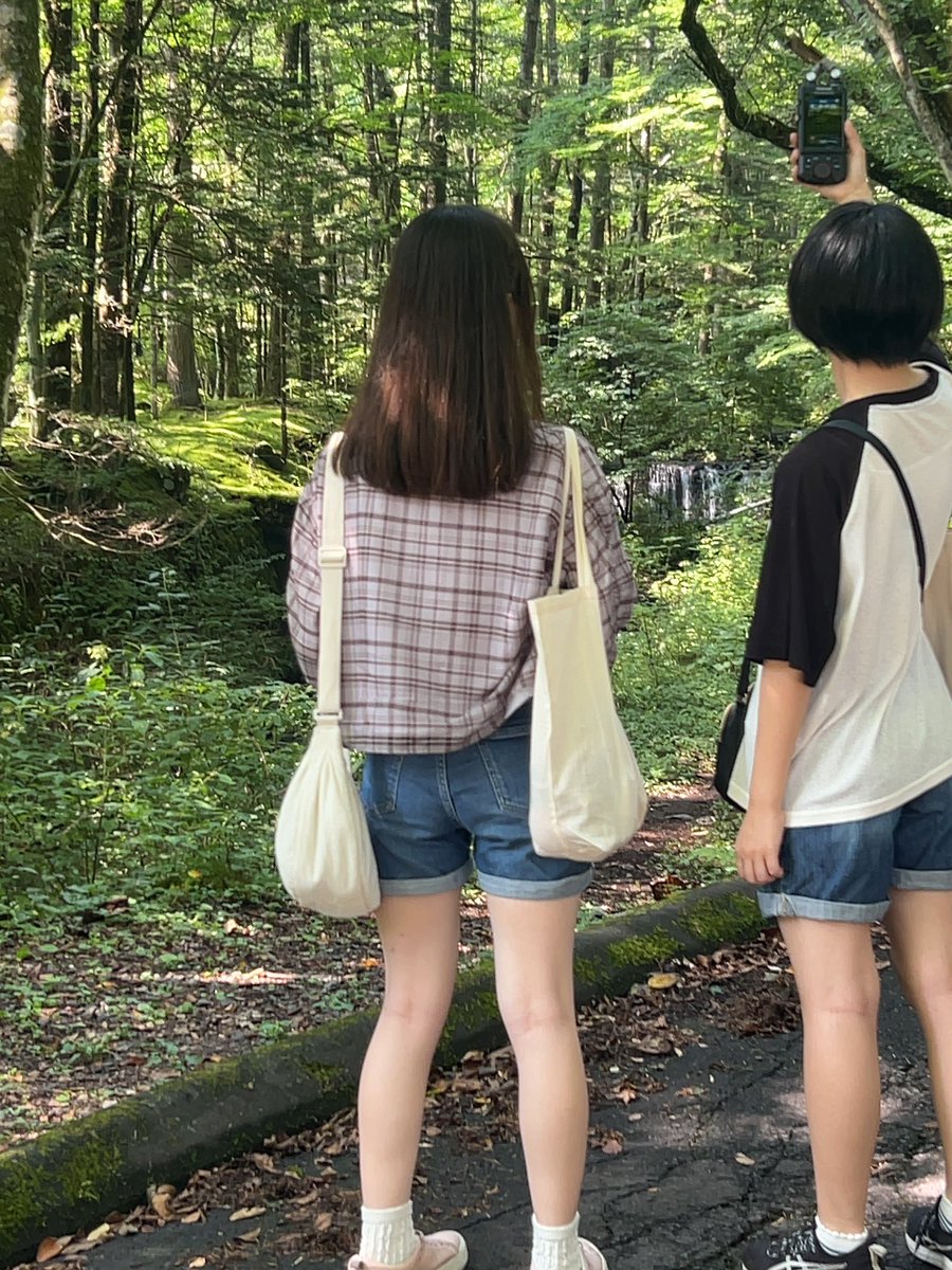 NTH_Broadcast's tweet photo. 合宿３日目です。午前中は発声練習・アナウンス朗読練習でした！午後は旧軽井沢で収音実習を兼ねた自主研修を行いました！せせらぎの音や蝉の声など新しいリニアPCMレコーダーが活躍しています！ https://t.co/GmxpXrLTQZ