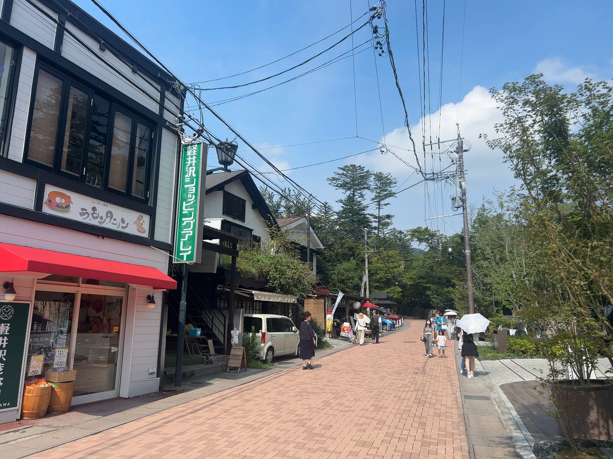 NTH_Broadcast's tweet photo. 合宿３日目です。午前中は発声練習・アナウンス朗読練習でした！午後は旧軽井沢で収音実習を兼ねた自主研修を行いました！せせらぎの音や蝉の声など新しいリニアPCMレコーダーが活躍しています！ https://t.co/GmxpXrLTQZ