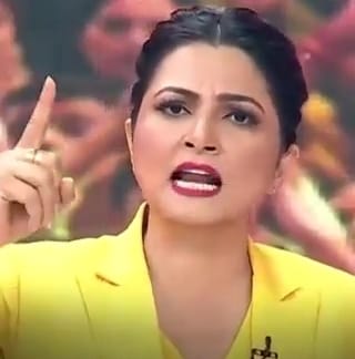 ShivrajXind's tweet image. आज चित्रा मैडम अनिरुद्राचार्य पर भड़क गईं हैं! कल तक ढोंगियों का बचाव करने वाली आज क्यों भड़क गई?

चित्रा त्रिपाठी: अनिरुद्राचार्य अपने लोगों को बिठाते हैं हम लोगों के बारे में गलत टिप्पणी करते हैं! इस आदमी की जुबान पर लगाम लगे ! इस आदमी ने कपिल शर्मा का शो बना दिया है!…