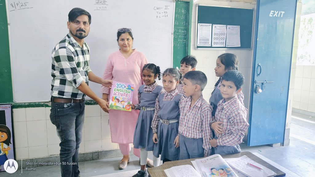 #vidyanjaliutsav #Nep2020 #Vidyanjali
"20 engaging story books distributed by <a href="/Raahul6677/">Rahul Rajput</a>  to Class 2 students  at  MCPS TATARPUR District West-A on 21.08.2025 to nurture reading habits and imagination.