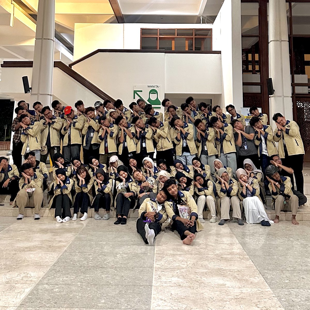 p11scxx's tweet photo. orang" hebat dibalik segala visual gerex 2025. design content dan medproku tercinta❤️❤️ https://t.co/v9DtI3DAjp