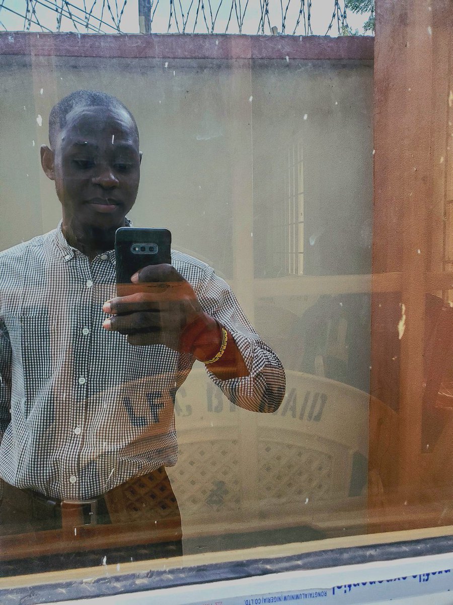 👋 I’m a developer with 7 years of experience. Over the years, I’ve built projects ranging from fintech to edtech, and I’ve also invested time in learning business, public speaking, and other skills I thought would help me scale my ideas.