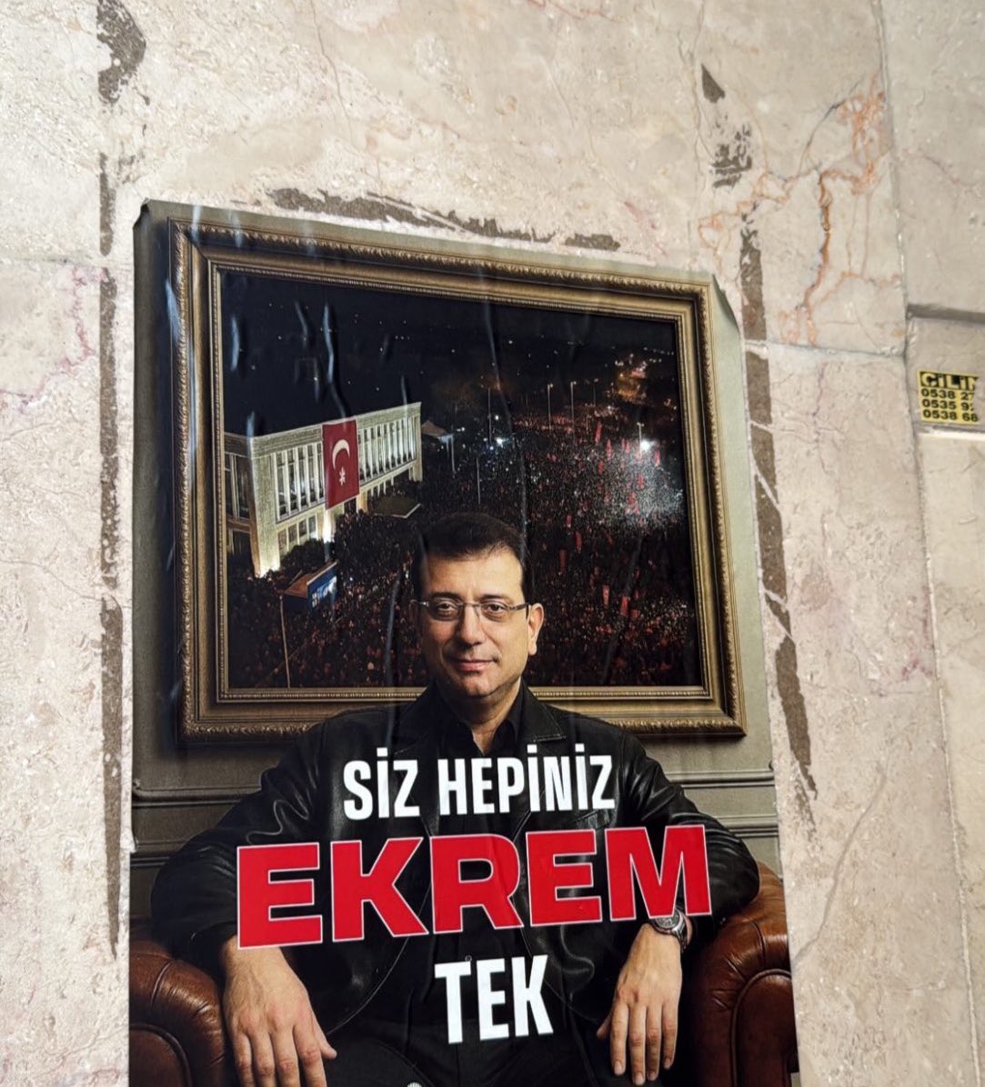Fareye rakı içirmişler
Fare elini masaya vurmuş
O kedi buraya gelecek!!! Demiş 🤣🤣🤣