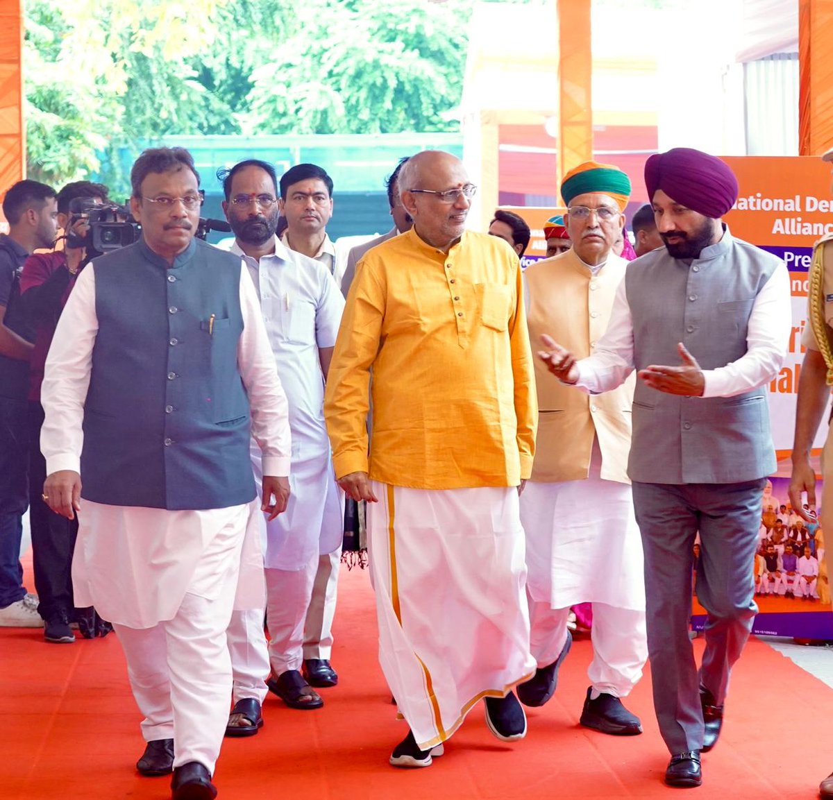 Satnam Singh Sandhu (@satnamsandhuchd) on Twitter photo आज एनडीए के उपराष्ट्रपति पद के उम्मीदवार श्री सी. पी. राधाकृष्णन जी ( <a href="/CPRGuv/">CP Radhakrishnan</a> ) से मिलकर अत्यंत प्रसन्नता हुई और उनके निर्वाचन हेतु अपनी हार्दिक शुभकामनाएँ दीं।
लोक सेवा के अपने व्यापक अनुभव के कारण वे उपराष्ट्रपति पद के लिए एक उत्कृष्ट विकल्प हैं।
मुलाक़ात के दौरान श्री आज एनडीए के उपराष्ट्रपति पद के उम्मीदवार श्री सी. पी. राधाकृष्णन जी ( <a href="/CPRGuv/">CP Radhakrishnan</a> ) से मिलकर अत्यंत प्रसन्नता हुई और उनके निर्वाचन हेतु अपनी हार्दिक शुभकामनाएँ दीं।
लोक सेवा के अपने व्यापक अनुभव के कारण वे उपराष्ट्रपति पद के लिए एक उत्कृष्ट विकल्प हैं।
मुलाक़ात के दौरान श्री