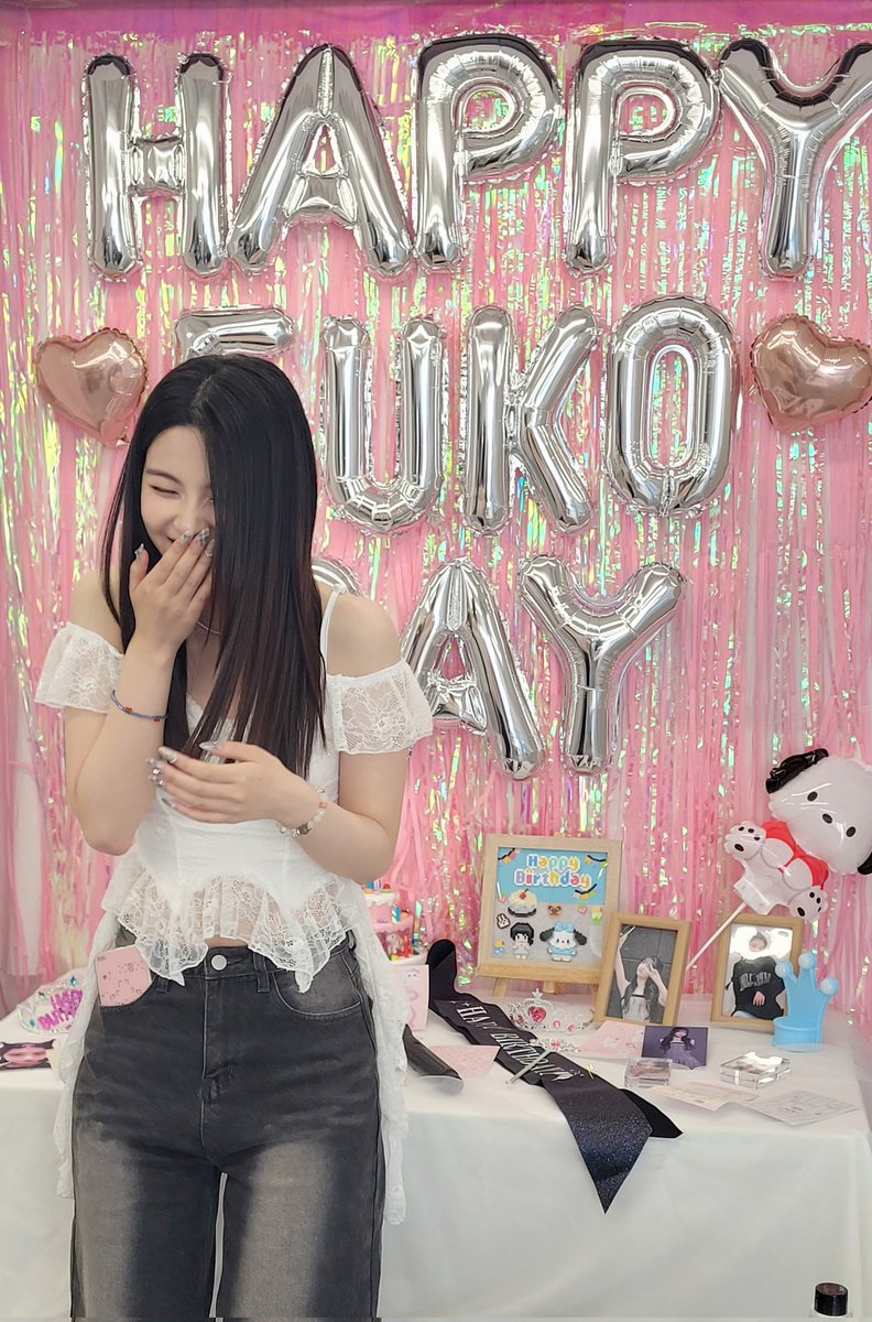 cafe_holiday_'s tweet image. 오늘 생일인 하야시 후코 님께서 홀리데이에 방문해주셨습니다 🩷

팬분들과 즐거운 시간 보내시고 팬분들이 준비해주신 메세지북까지♡ 더운데 방문해주셔서 감사하고 후코님 생일 가장 행복한 날 되세요💌

#UntilYouShine 
#생일케이크를_후후_불어보자코 
#ふこちゃんは光り輝く