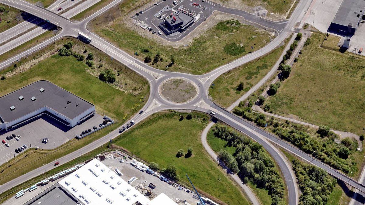 Den 23 augusti 2010 namngavs Pjältrondellen i Jursla. norrkopingshistoria.se/pjaltrondellen/ #norrköping