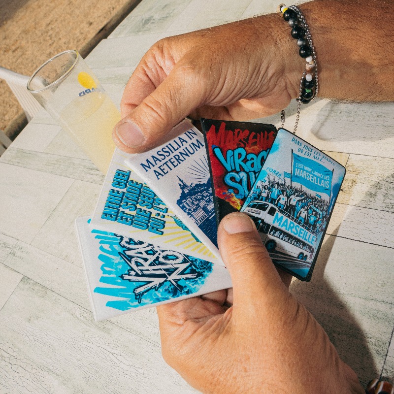 studio1899's tweet photo. Nos porte-cartes sont de retour à seulement 8 euros !

Créé et imprimé à Marseille pour les amoureux de l'OM 

- Livraison Gratuite
- Stickers OM offerts

Découvrez notre collection sur notre site

Attention stock limité ! 

Dispo sur notre site uniquement