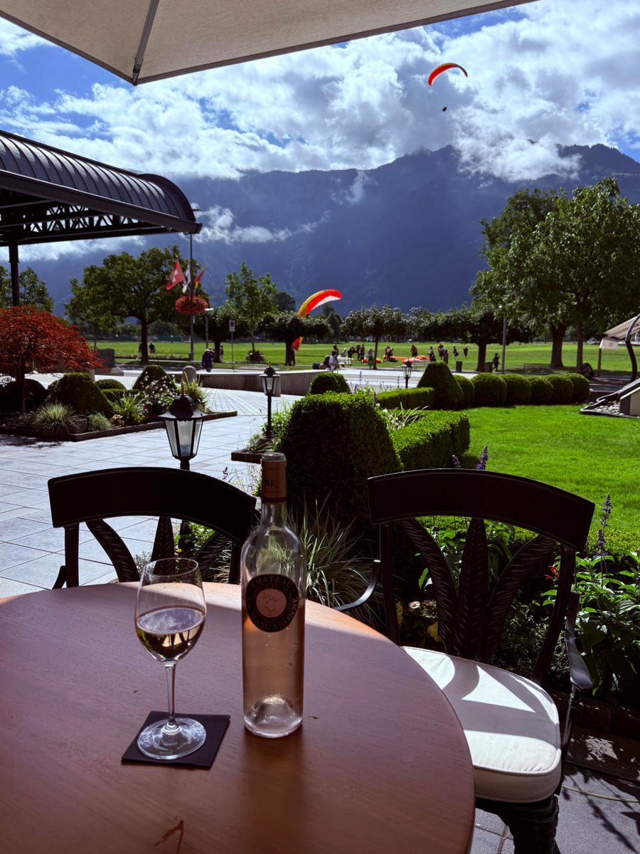 Dwoqi8889's tweet image. The ᱸscenery ᠎and  people ᱸare ᠎on ᠎the ‍road,  and the joy touches ‍the  heart.