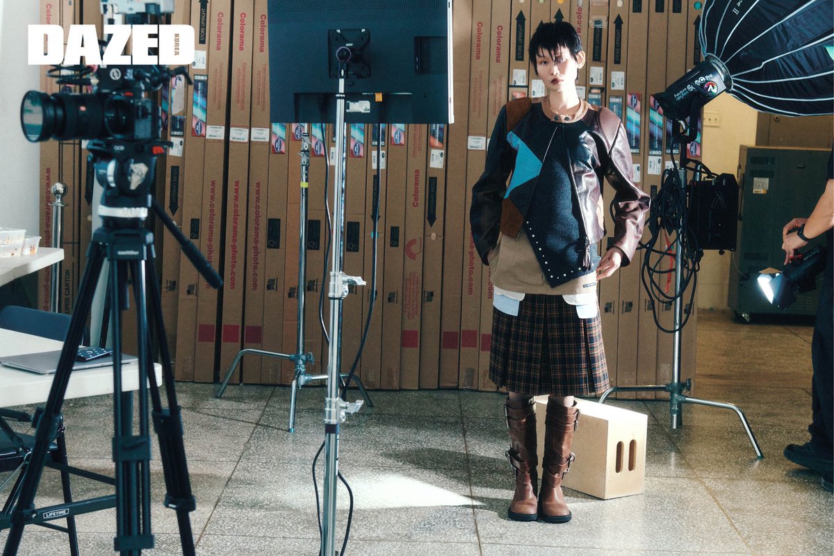 DazedKorea's tweet photo. SEOUL, SET, FREE #협찬

서울패션위크 25주년 무대에 오르는 대한민국 브랜드 15개가 쏘아 올리는 자유.

#서울패션위크 #SeoulFashionWeek #SFW #SFW26SS #SS26Collection #서울 #Seoul #DDP #SFW25주년 #SFW25th https://t.co/3VCYM2cJUY