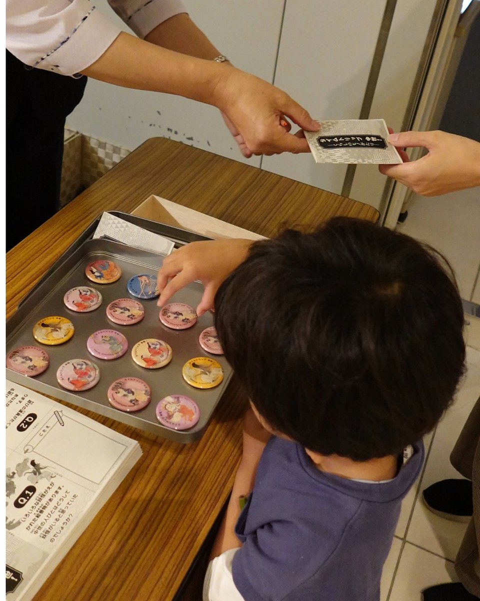 中世って難しい？
古文書が読めないとつまらない？

企画展「タイムトリップ 中世！」では
大迫力のオニや触れる絵巻物など
お子様から大人まで楽しみながら
中世の世界を体験していただけます

マグネットがもらえるクイズも実施中！
（高校生以下対象）

一緒に中世の世界へタイムトリップ！