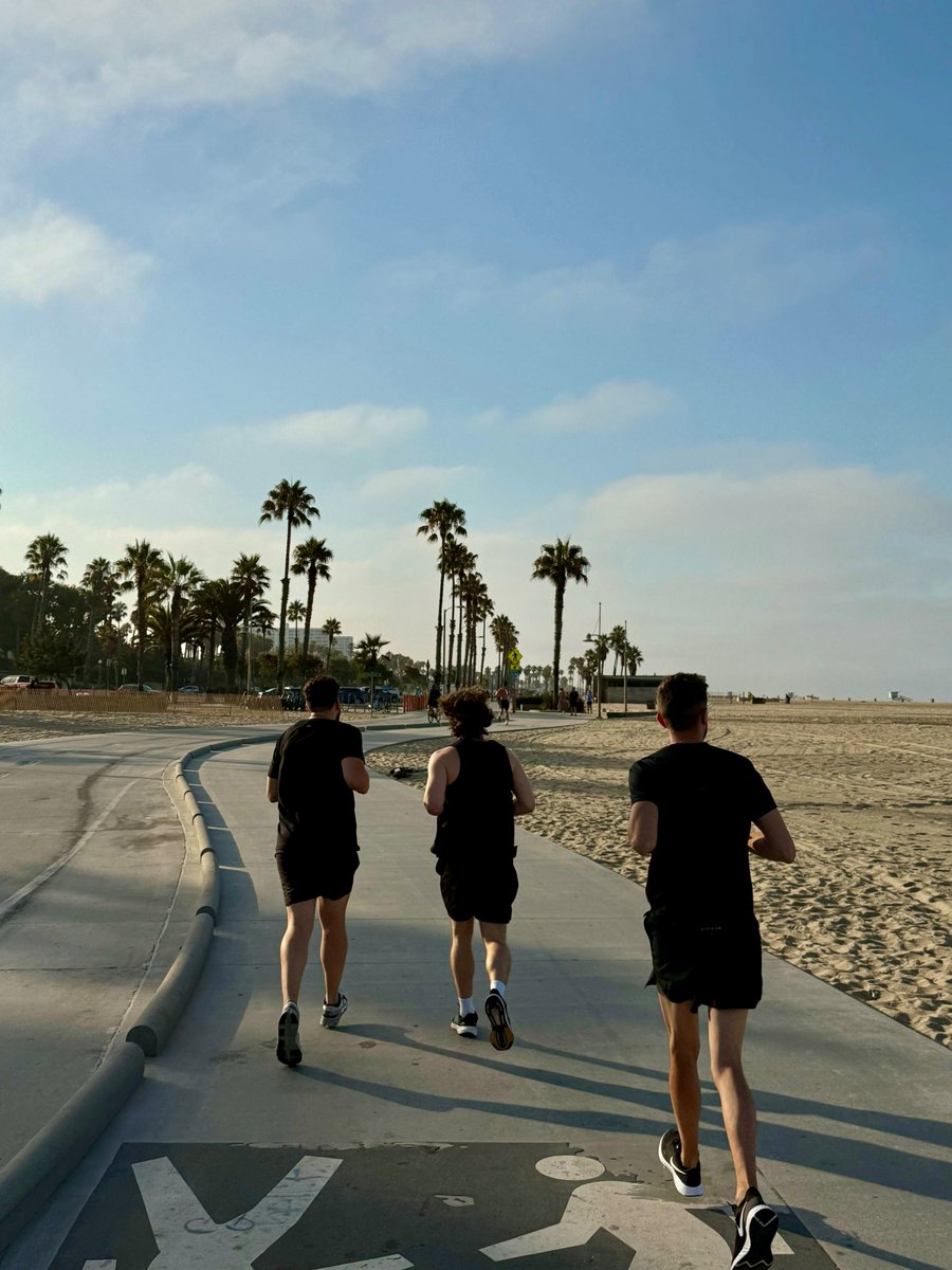 week 3 of the tonik LA era.

designing with a16z speedrun founders by day, somehow making it feel more like mischief than work.

sunsets, tacos, figma tabs spiraling, and a crew that still wants to hang out after hours.

is this work? technically yes. does it feel like summer