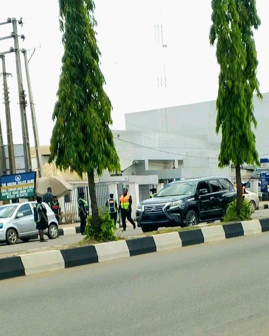 SHOTEX DOORS ALWAYE DEY ACTIVE LIKE SAPELE ROAD SAFETY.