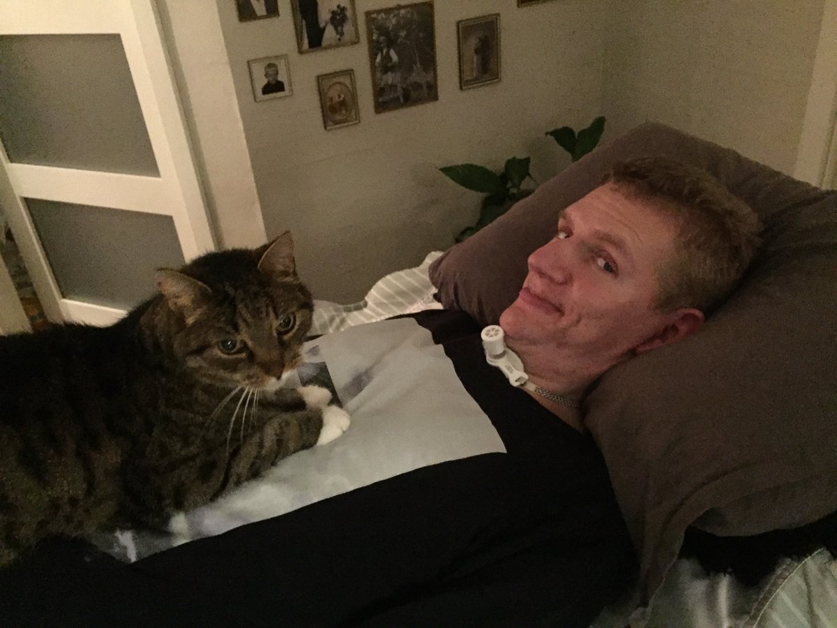 eXaiNReacH's tweet photo. @BeukieGaming Damn, so sweet! 🐱 I miss my own sweet cat so much. 😢😿 https://t.co/oKBZOo2AMl
