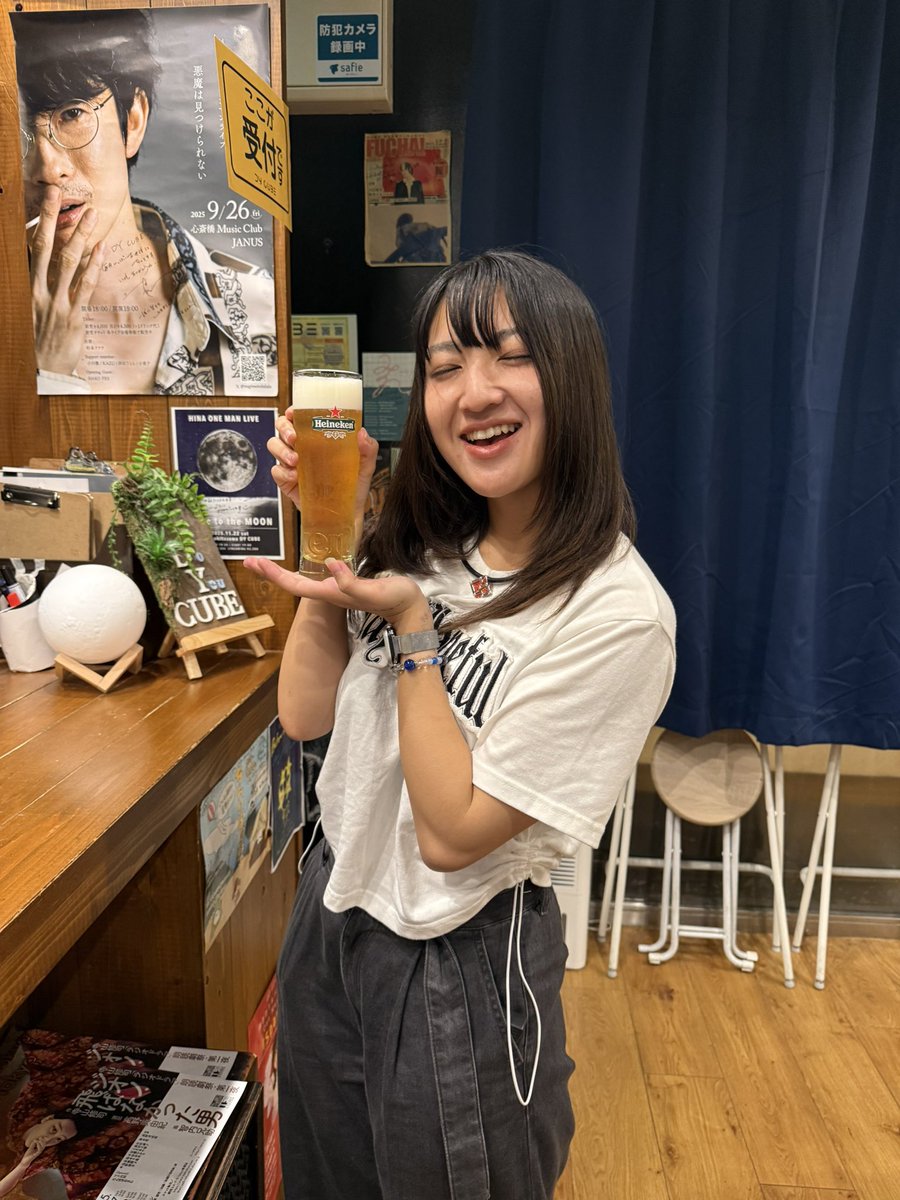 めちゃくちゃ寝てしまいました。
昨日！DY CUBE！ありがとうございました🦒🦒🦒
久しぶりの方にも会えて、やっぱりDYCUBEは素敵すぎるライブハウスで、嬉しい日だった🎈

ドアのところでカメムシさんがキョロキョロしていて、この子も音楽聴きたいのかなと思っていた!!

(ビール奢ってもらったョ🍺)