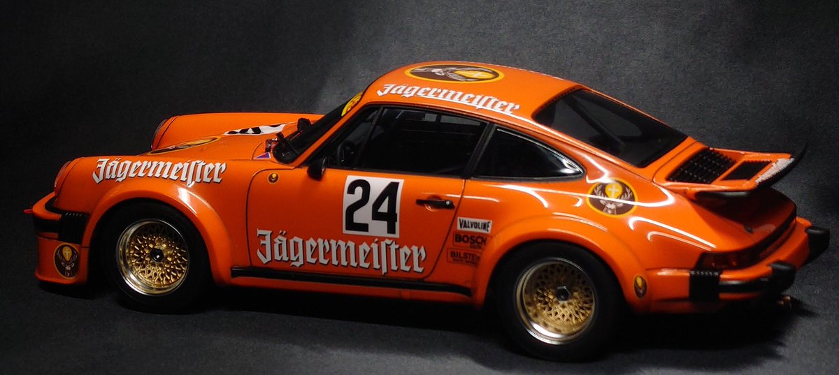 #ﾎﾟﾙｼｪを造る
出来ましたですよぉ〜🥳🎉
#タミヤ 1/24 PORSCHE 934 TURBO RSR JÄGERMEISTER(家が前下🤭)です👍🤩時間掛けちゃったなぁ…ほぼ1ヶ月の工期でした😲キット内容はタミヤクオリティで文句の付けようはありませんが、簡単かと言うと…それなりの技量は試されそうです🧐→続く