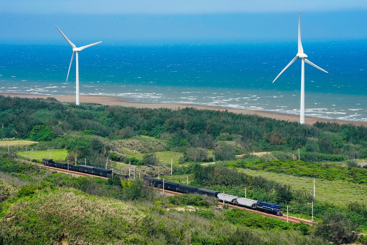 α Universeでは各ジャンルの第一線で活躍するプロフェッショナルによる珠玉の写真や映像作品を公開しています。本日のおすすめしたい記事はこちら📸

～鉄道絶景＋α　第9回西部幹線海岸線・南廻線（台湾）
鉄道写真家　中井精也 氏 <a href="/railman_nakai/">鉄道写真家　中井精也</a>  🚃

sony.jp/ichigan/a-univ…