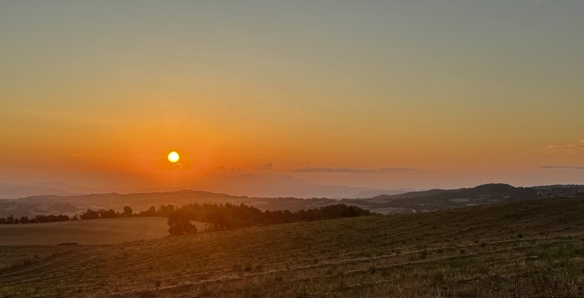 tribusdelasegarra.cat/2025/08/22/bon…
Bon dia
Santa Coloma de Queralt
Baixa Segarra
#segarrejant #goodmorning #Catalonia #magradaelmeupaís <a href="/finslagorra_1/">finslagorra ||*|| SÍ</a> <a href="/jolival65/">JOliva||*||</a> <a href="/montserumbau/">montserrat rumbau</a> @martapontnou <a href="/salvad_m/">RosamSal ||⭐|| 🏴󠁧󠁢󠁥󠁮󠁧󠁿#Jo soc CDR# *CxR*</a> <a href="/jordicodol/">Jordi Còdol Montagut</a> <a href="/betaltarriba/">Bet Altarriba</a> <a href="/mccorominas/">Carme Corominas</a> @xatoQuico <a href="/Ifarre2/">Imma</a> <a href="/CanelaBalsebre/">rosa canela</a> <a href="/mnadal13/">Marta Nadal</a>